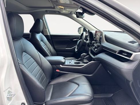 Used 2024 Toyota Highlander XLE image 15