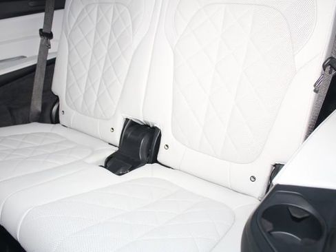 Used 2025 BMW X7 xDrive40i image 27