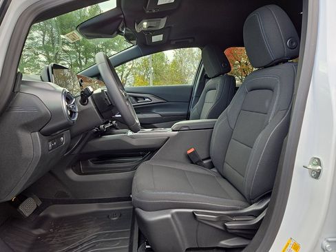 New 2026 Chevrolet Equinox EV LT image 14