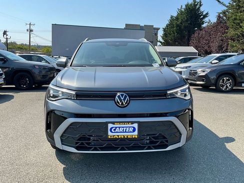 New 2025 Volkswagen Taos SE image 2