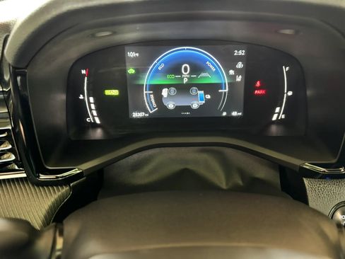 Used 2025 Toyota Camry SE w/ Convenience Package FWD image 12