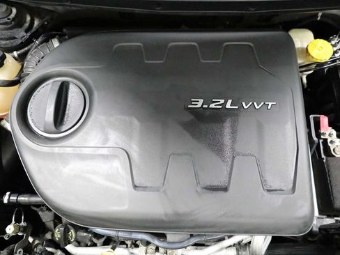 Used 2014 Jeep Cherokee Latitude w/ Cold Weather Group FWD image 39