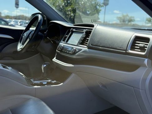 Used 2015 Toyota Highlander XLE image 13