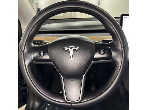 Used 2022 Tesla Model Y Long Range AWD/4WD image 21
