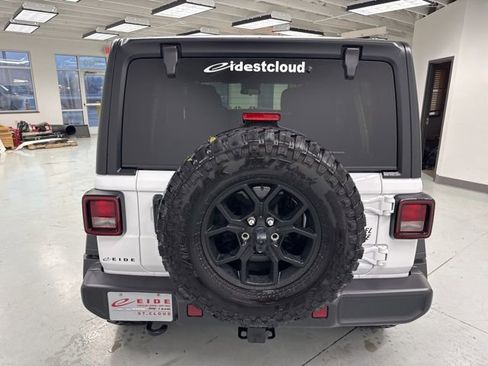 Used 2024 Jeep Wrangler Willys image 9