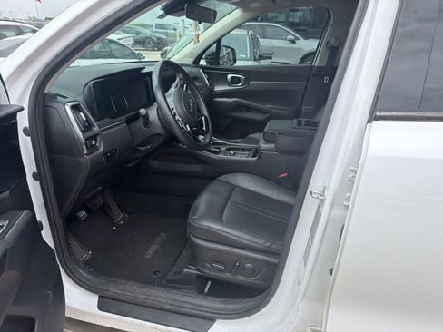 Used 2023 Kia Sorento S w/ Panoramic Sunroof Package image 5