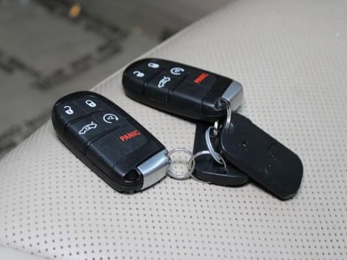 Used 2014 Chrysler 300 C w/ Light Group image 16