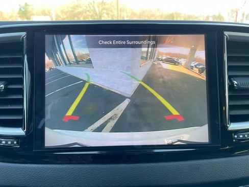 Used 2023 Chrysler Pacifica Touring-L FWD image 20