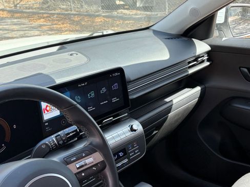 Used 2025 Hyundai Kona SEL image 31