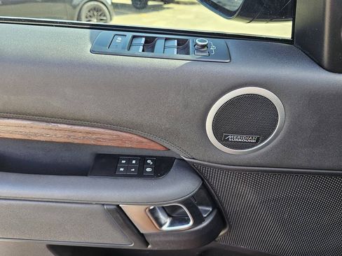 Used 2017 Land Rover Discovery HSE AWD/4WD image 14