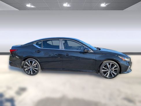 Used 2021 Nissan Altima 2.5 SR w/ SR Premium Package image 8