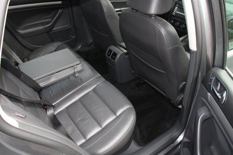 Used 2009 Volkswagen Jetta SEL FWD image 6