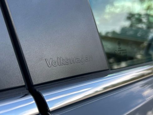 Used 2025 Volkswagen Atlas SE w/ Panoramic Sunroof Package image 46