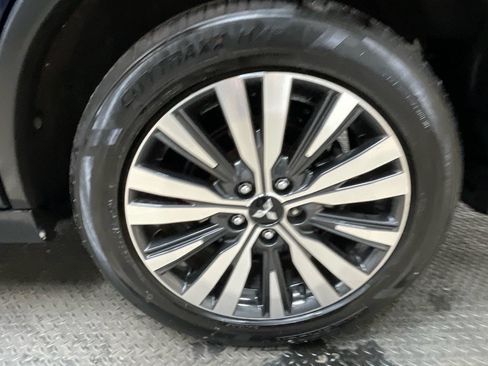 Used 2020 Mitsubishi Outlander ES FWD image 29