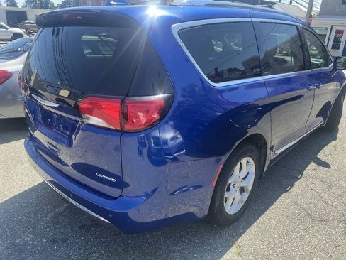 Used 2020 Chrysler Pacifica Limited FWD image 8