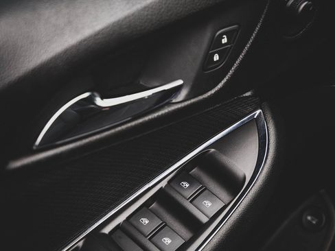 Used 2018 Chevrolet Cruze LT w/ Convenience Package image 17