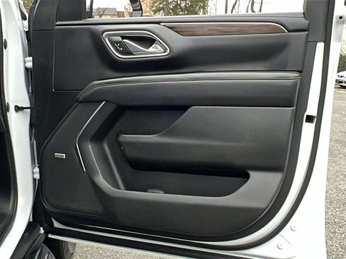Used 2023 Chevrolet Suburban Premier image 7