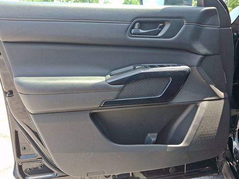 Used 2025 Nissan Pathfinder SV AWD/4WD image 14