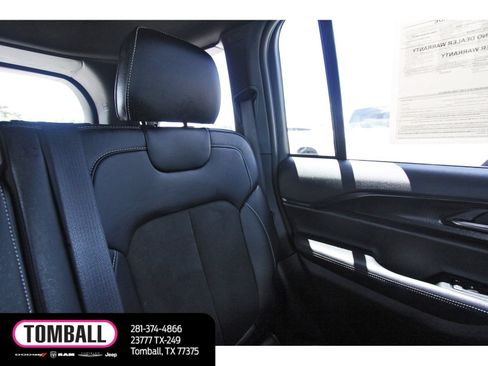 Used 2025 Jeep Grand Cherokee Altitude RWD image 12