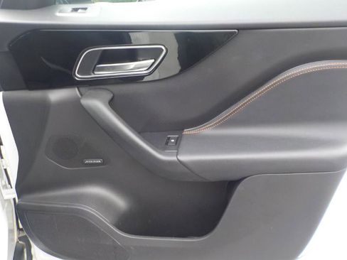 Used 2019 Jaguar F-PACE Prestige image 37