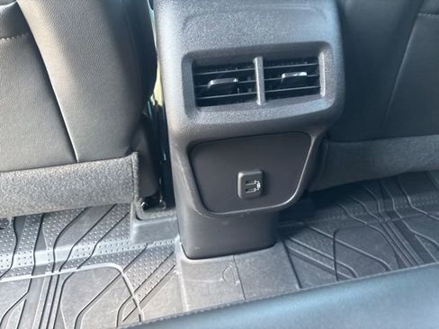 Used 2024 Chevrolet Equinox RS AWD/4WD image 16