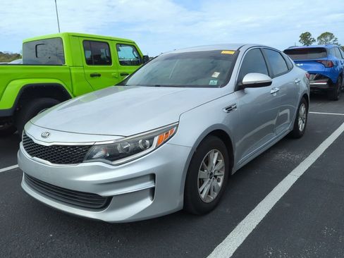 Used 2018 Kia Optima LX image 4