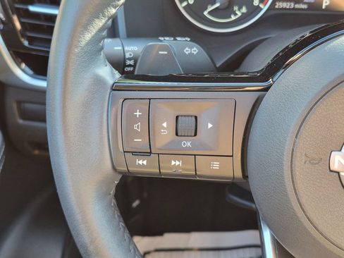 Used 2023 Nissan Rogue SL AWD/4WD image 15