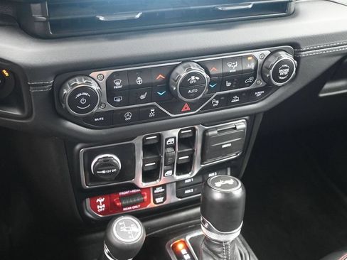 Used 2024 Jeep Wrangler Unlimited Rubicon AWD/4WD image 20