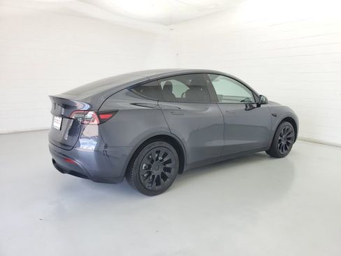 Used 2024 Tesla Model Y 2WD image 5