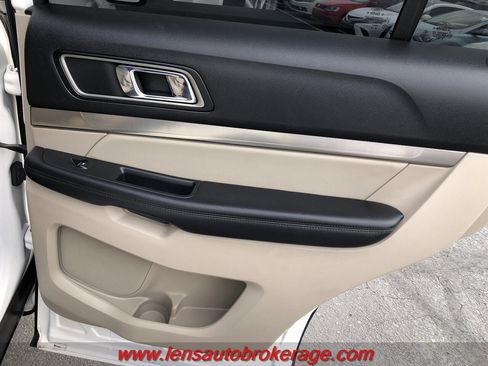 Used 2018 Ford Explorer XLT w/ Equipment Group 202A FWD image 20