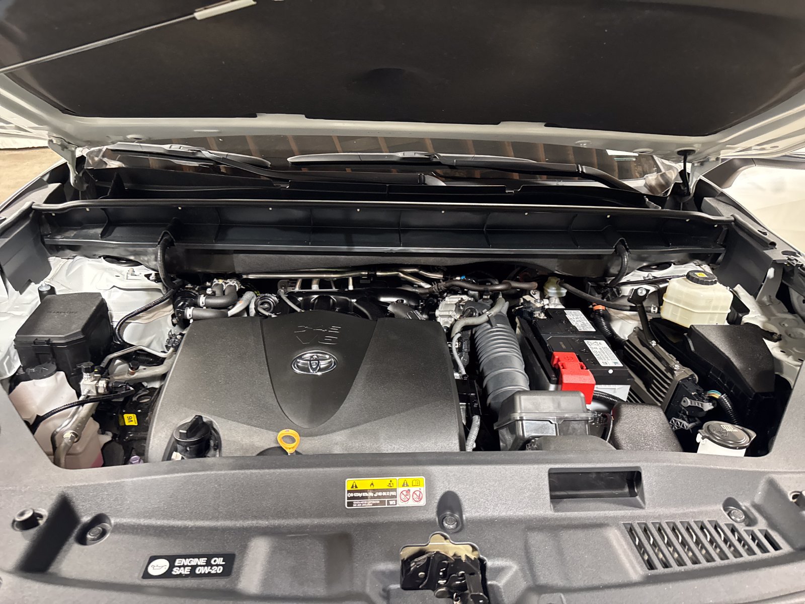 Used 2020 Toyota Highlander LE AWD/4WD image 29