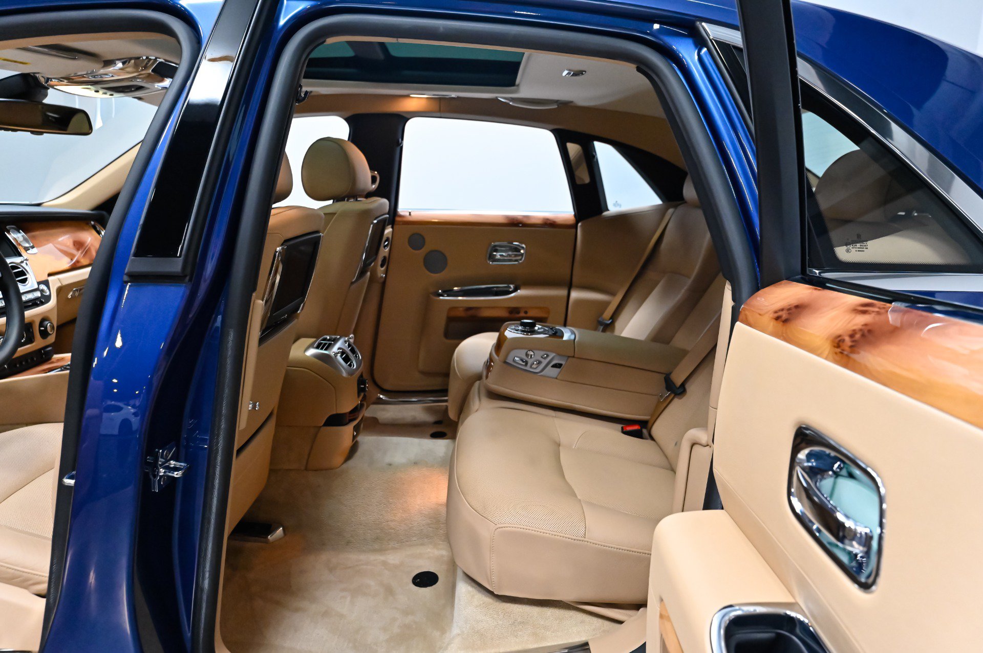 Used 2012 Rolls-Royce Ghost RWD image 41