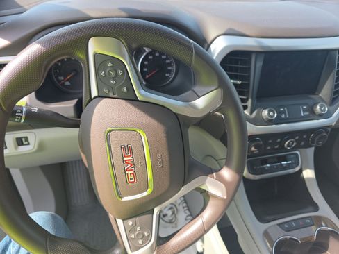 Used 2022 GMC Acadia SLE FWD image 11