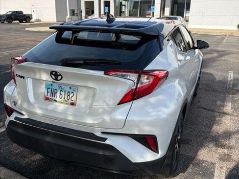 Used 2020 Toyota C-HR XLE FWD image 4