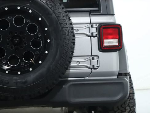 Used 2018 Jeep Wrangler Unlimited Sport S image 44