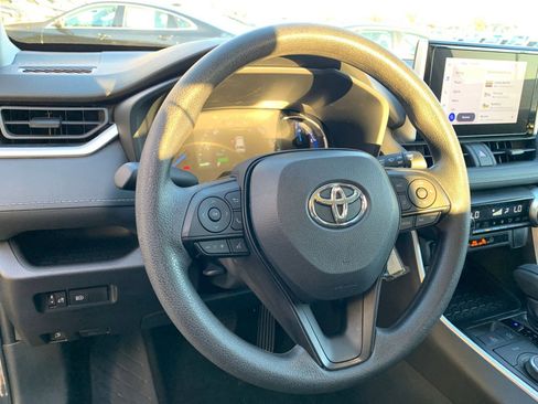 Used 2025 Toyota RAV4 LE image 33
