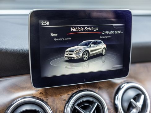 Used 2020 Mercedes-Benz GLA 250 4MATIC image 16