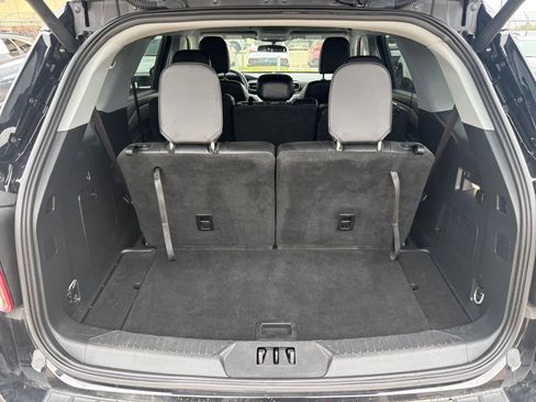 Used 2024 Ford Explorer XLT w/ Equipment Group 202A image 33