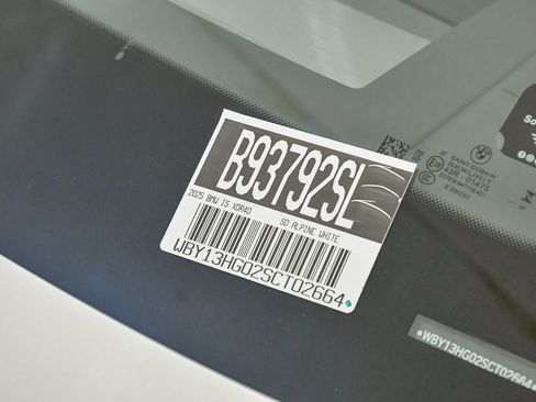 Used 2025 BMW i5 xDrive40 w/ Premium Package image 27