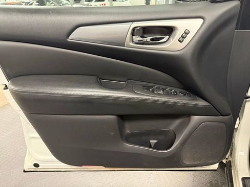 Used 2017 Nissan Pathfinder SL w/ SL Premium Package AWD/4WD image 10
