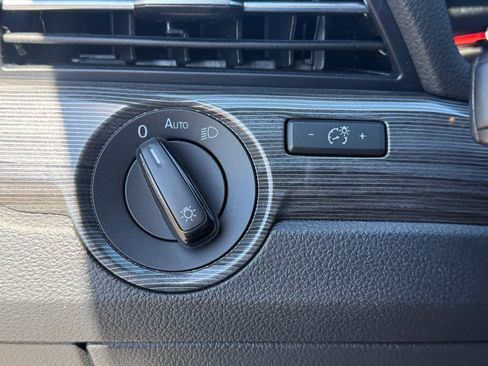 Used 2021 Volkswagen Passat 2.0T R-Line image 21