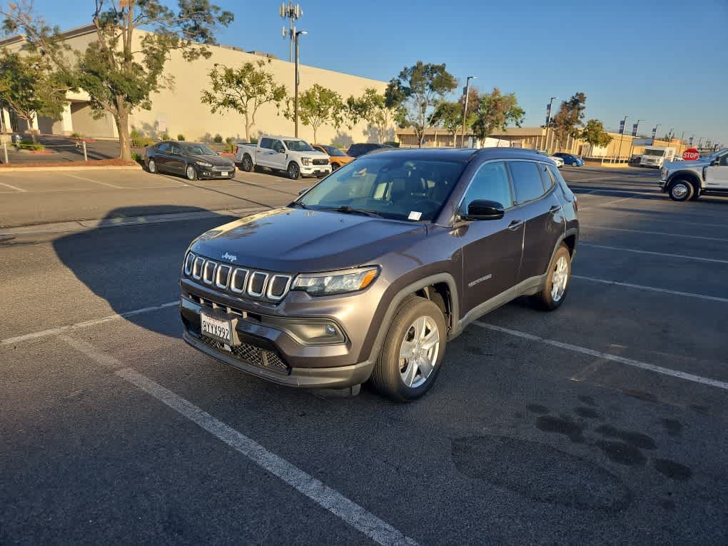 Used 2022 Jeep Compass Latitude w/ Convenience Group AWD/4WD image 1