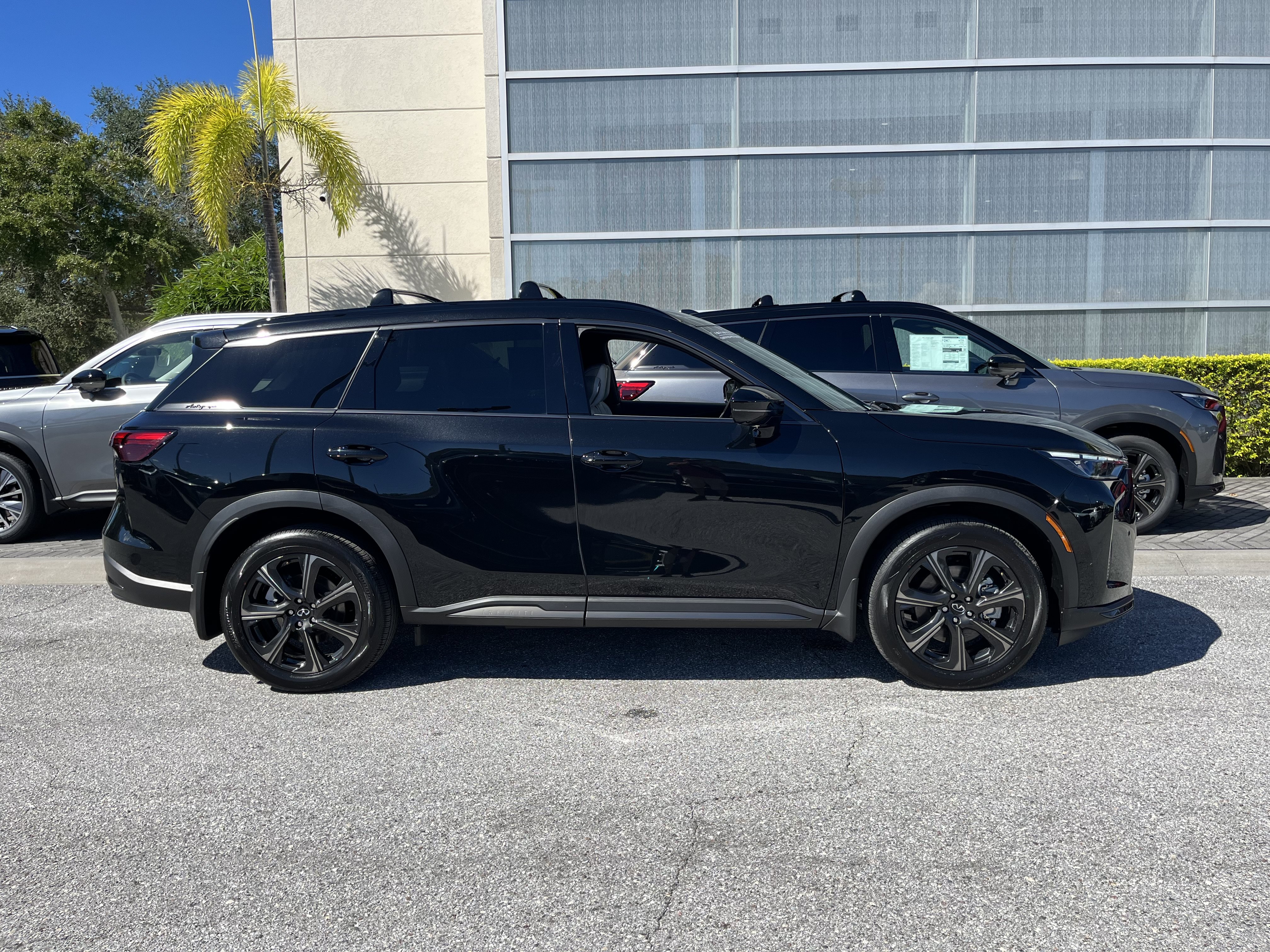 Used 2026 INFINITI QX60 Autograph w/ Dark Cargo Package AWD/4WD image 10