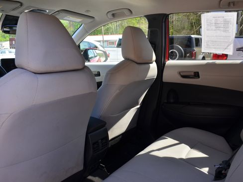 Used 2024 Toyota Corolla Cross LE image 19