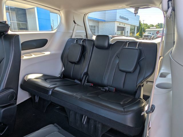Used 2024 Chrysler Pacifica Touring-L FWD image 20