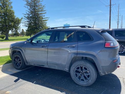 Used 2022 Jeep Cherokee Trailhawk w/ Comfort/Convenience Group AWD/4WD image 2