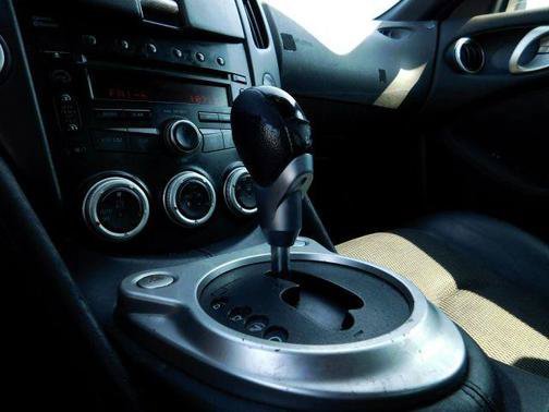 Used 2010 Nissan 370Z Touring RWD image 16