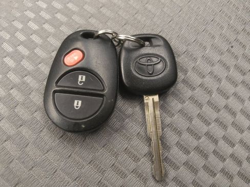 Used 2015 Toyota Tacoma PreRunner w/ SR5 Package image 32