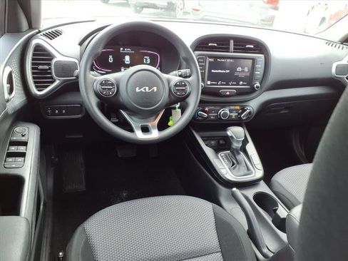 Used 2023 Kia Soul LX image 4