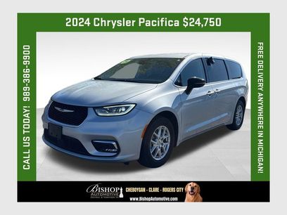 Used 2024 Chrysler Pacifica Touring-L